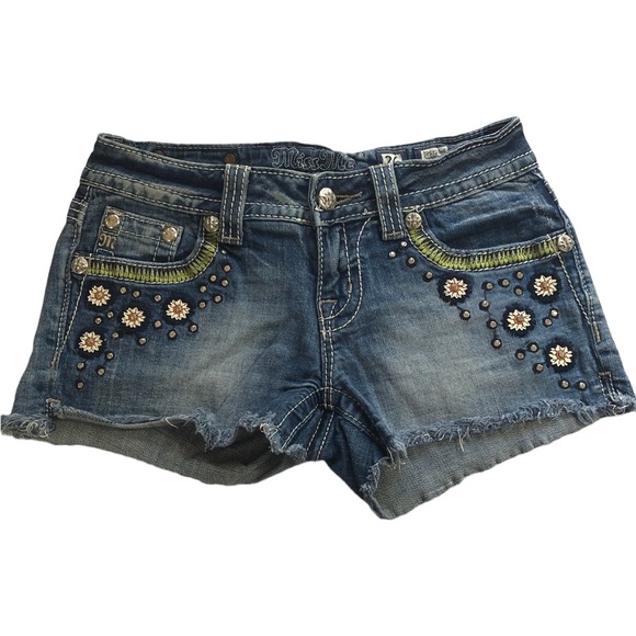 Women's Miss Me Low Rise Med. Wash Embroidered Floral Frayed Shorts. Size 27 - Picture 3 of 16